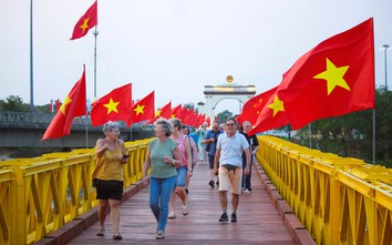 Khu di tích quốc gia đặc biệt Đôi bờ Hiền Lương - Bến Hải nhộn nhịp khách tham quan