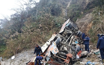 Nepal: Xe chở khách lao xuống sườn núi, nhiều công dân nước ngoài thiệt mạng