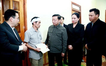 Phó Thủ tướng Trần Hồng Hà thị sát, thăm hỏi gia đình vụ lật tàu trên hồ Thác Bà