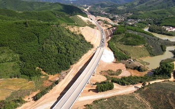 Những trụ cầu cao hơn 50m đang hình thành trên cao tốc Khánh Hòa - Buôn Ma Thuột