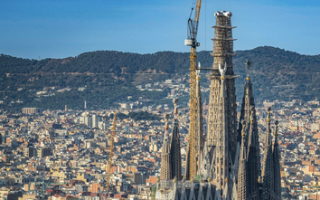 Nhà thờ cao nhất thế giới vươn lên chiều cao tối đa sau 144 năm xây dựng