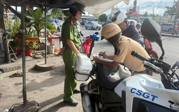TP.HCM: CSGT xử lý nhiều trường hợp vi phạm an toàn giao thông đường sắt