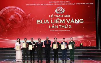 Tuyên dương Bí thư Chi bộ xuất sắc và trao Giải Búa liềm vàng lần thứ X