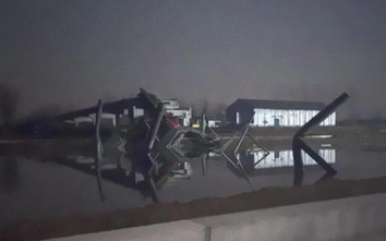 Sập cầu đang xây dở ở Trung Quốc, 2 người thiệt mạng