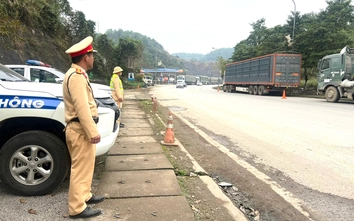 CSGT Phú Thọ xử lý hàng loạt tài xế vi phạm tải trọng trên QL6