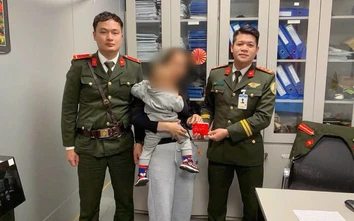 Huế: Trao trả tài sản bị thất lạc tại sân bay Phú Bài cho hành khách