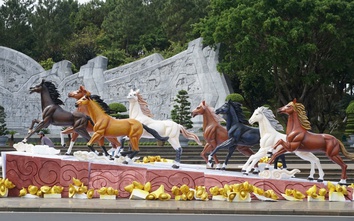 Ngắm linh vật bát mã nay, nhớ về hào khí Tây Sơn tam kiệt năm xưa