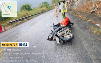 Xe máy va chạm với ô tô ở Phú Thọ, hai người tử vong