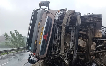 Hai vụ tai nạn liên tiếp, cao tốc qua Thanh Hóa bị ách tắc nhiều giờ