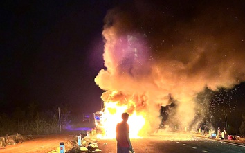 Xe khách giường nằm cháy ở Đắk Lắk, hơn 40 hành khách kịp thoát nạn