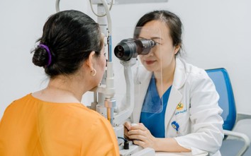 Vì sao cần khám ngay khi bỗng nhìn mờ bất thường?