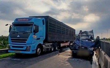 Bản tin TNGT 10/3: Tai nạn trên cao tốc, xe tải vỡ nát, một người tử vong