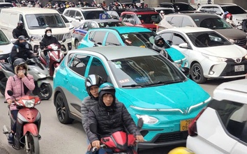 Gỡ “nút thắt” về vốn cho lộ trình taxi điện tại Hà Nội