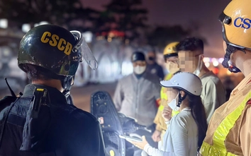 Đêm tuần tra ngăn chặn "quái xế" của cảnh sát 141 Hà Nội