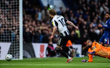 Thắng tối thiểu Chelsea, Newcastle vươn lên nửa trên bảng xếp hạng
