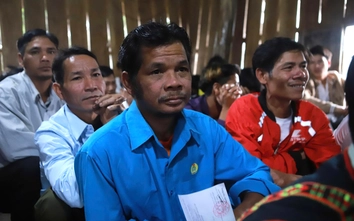 Cử tri làng biệt lập O2 ở Gia Lai nô nức bầu cử sớm