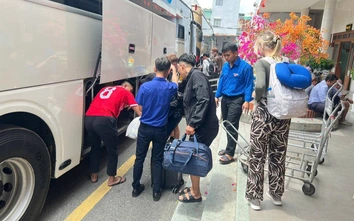 Tiếp tục chuyển tải khách, ngưng chạy tàu do sự cố đá lăn tại đèo Hải Vân