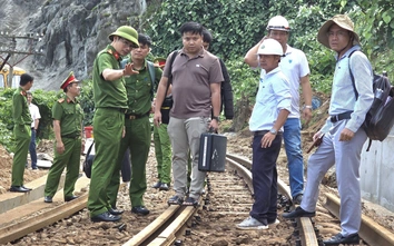 Công an vào cuộc vụ đá lăn làm gãy đường ray qua đèo Hải Vân