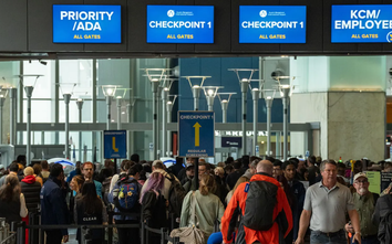 Các hãng bay Mỹ đề xuất thông qua luật đảm bảo lương cho nhân viên hàng không