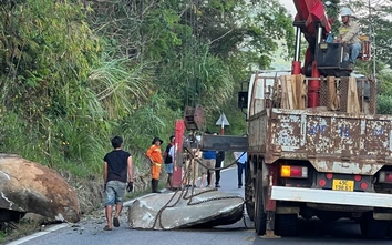 Xử lý khối đá lớn chênh vênh trên đèo Bảo Lộc