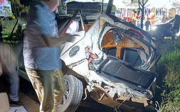 Đắk Lắk: Ô tô tải tông liên hoàn 3 xe đang đỗ, làm 1 người đi bộ tử vong