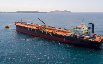 Cận cảnh nhập dầu thô vào Nhà máy Lọc dầu Dung Quất