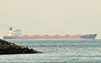 Các hãng vận tải biển chuyển hướng, tăng phí khi xung đột Israel - Iran leo thang