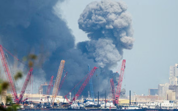 Nhiều tàu hàng mắc kẹt, hư hỏng sau khi xung đột Trung Đông leo thang