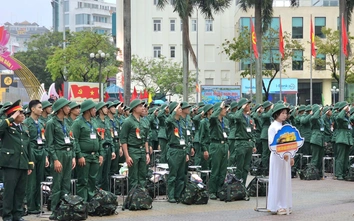 Thanh niên Cố đô Huế hăng hái lên đường nhập ngũ