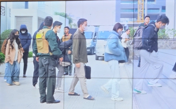 Hình ảnh cảnh sát bắt giữ đường dây liên quan hệ thống "Xôi Lạc TV"