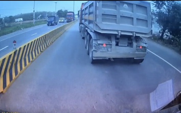 CSGT TP.HCM làm việc với tài xế xe ben "đánh võng" trên quốc lộ 13