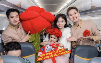 Bay cùng Vietjet ngày 8/3: Khoang máy bay rộn ràng với hoa hồng, quà tặng