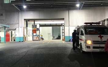 Sập trần nhà kho ở TP.HCM làm 4 người rơi từ độ cao 10m, 1 người tử vong