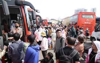 Giá xăng dầu lập “đỉnh”, doanh nghiệp vận tải rục rịch tăng giá vé