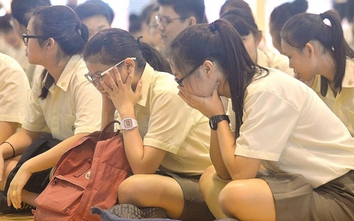 Áp lực học hành khắc nghiệt của trẻ em Singapore