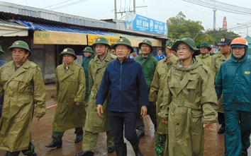 Nghiêm túc cấm biển đến khi bão tan