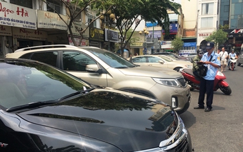 TP.HCM: Tăng phí đỗ xe ô tô dưới lòng đường có phù hợp?