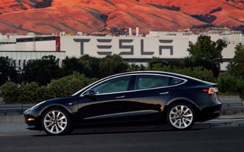 Tesla lại dừng dây chuyền sản xuất xe điện Model 3