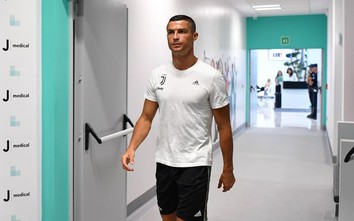 Ronaldo tiếp tục gây sốt ở Serie A