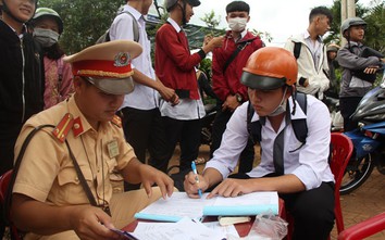 Đắk Nông: Phạt nghiêm vi phạm học sinh đi xe máy đến trường