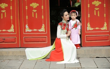 Á hậu Trịnh Kim Chi mặc áo dài lễ chùa đầu năm