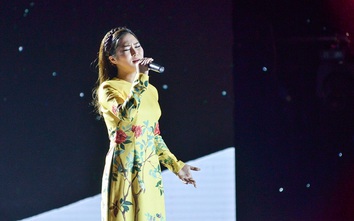 Tranh cãi Hương Tràm hát nhạc Trịnh ở Giọng hát Việt 2017