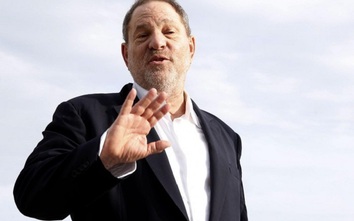 Harvey Weinstein "đầu hàng" các cáo buộc quấy rối tình dục