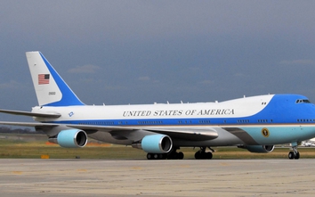 17h40 chiều nay, Air Force One chở Tổng thống Trump đến Nội Bài