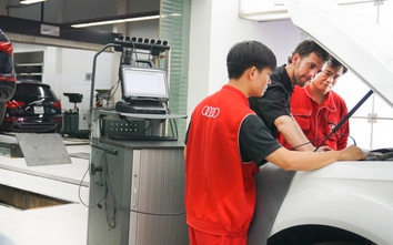 Chuyên gia Audi AG hướng dẫn chăm sóc xe cho khách hàng Việt