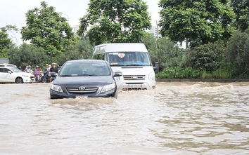 Những lưu ý khi lái ô tô qua cung đường ngập nước