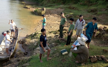 Tìm thấy thi thể cháu bé mất tích khi ra bờ sông chơi