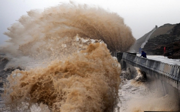 Tin mới siêu bão Meranti: Giật trên cấp 17, Biển Đông động dữ dội