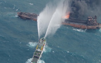 VIDEO: Tàu chở dầu Iran đã bị chìm sau hơn 1 tuần bốc cháy