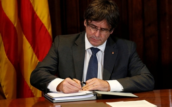 Cựu Thủ hiến Catalonia tuyên bố không về Tây Ban Nha để hầu tòa